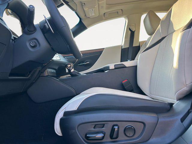 new 2025 Lexus ES 350 car, priced at $53,766