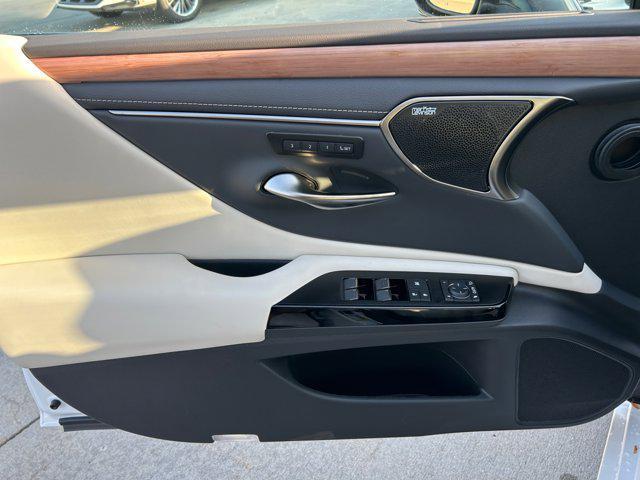 new 2025 Lexus ES 350 car, priced at $53,766