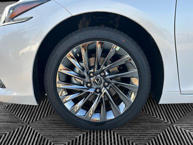 new 2025 Lexus ES 350 car, priced at $53,766
