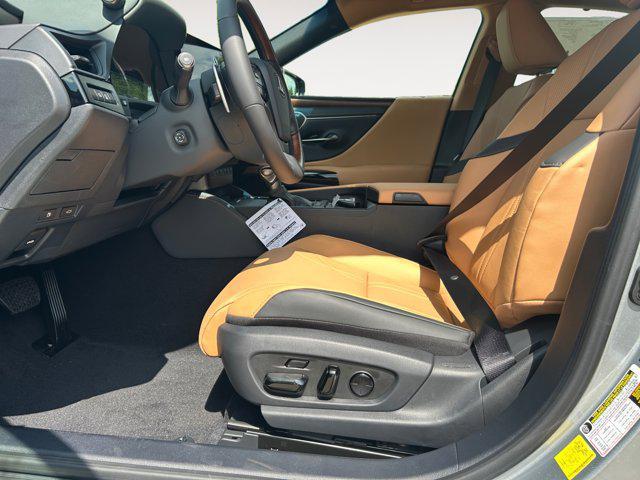 new 2025 Lexus ES 300h car, priced at $54,645