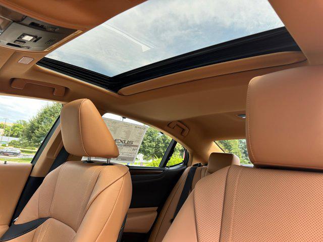 new 2025 Lexus ES 300h car, priced at $54,645