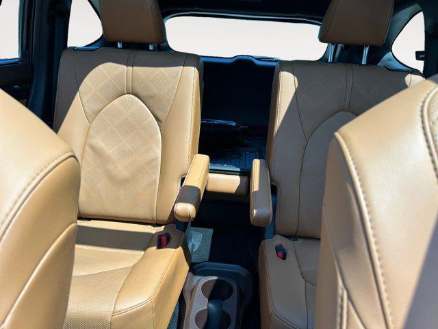 used 2021 Toyota Highlander Hybrid car, priced at $40,900