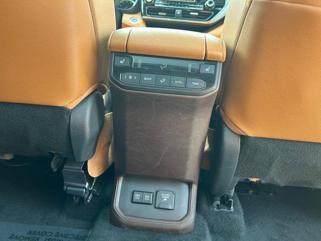 used 2021 Toyota Highlander Hybrid car, priced at $40,900
