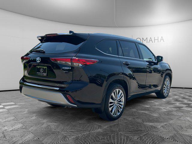 used 2021 Toyota Highlander Hybrid car, priced at $40,900