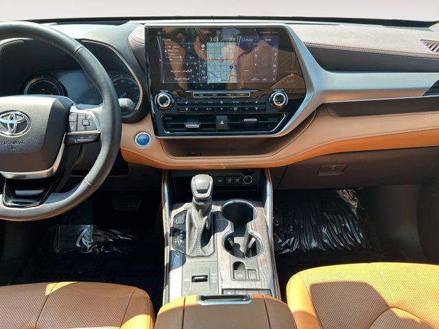 used 2021 Toyota Highlander Hybrid car, priced at $40,900