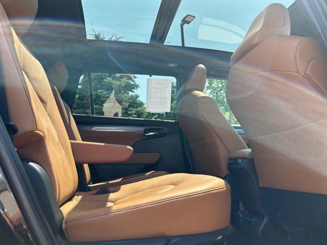 used 2021 Toyota Highlander Hybrid car, priced at $40,900