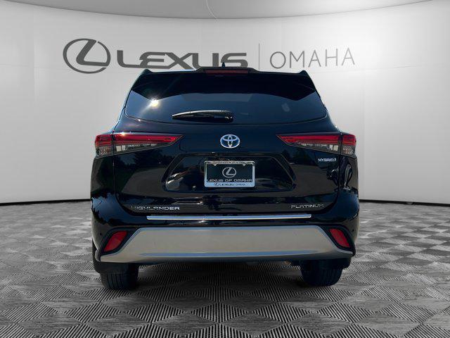used 2021 Toyota Highlander Hybrid car, priced at $40,900