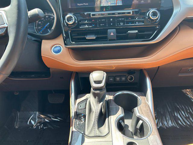 used 2021 Toyota Highlander Hybrid car, priced at $40,900