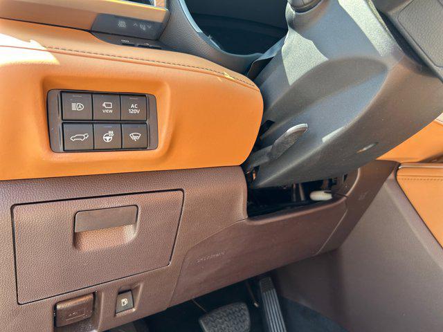 used 2021 Toyota Highlander Hybrid car, priced at $40,900