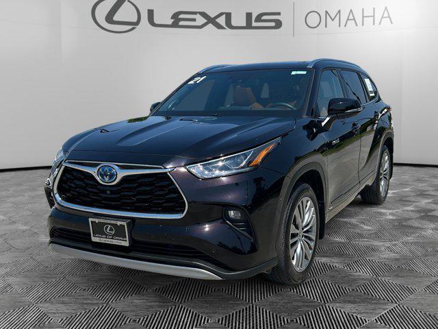 used 2021 Toyota Highlander Hybrid car, priced at $40,900