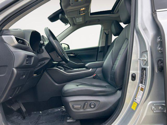 used 2020 Toyota Highlander car, priced at $29,500