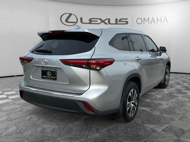 used 2020 Toyota Highlander car, priced at $29,500