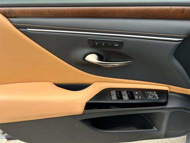 new 2025 Lexus ES 350 car, priced at $48,900