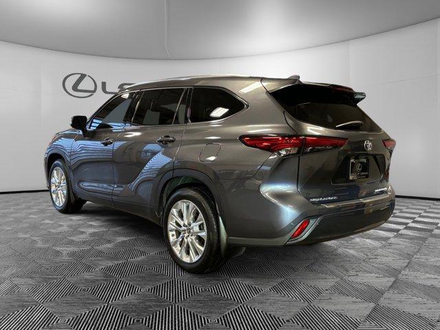 used 2022 Toyota Highlander car, priced at $43,500