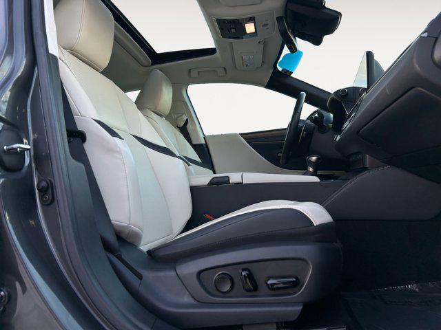 used 2025 Lexus ES 300h car, priced at $44,400