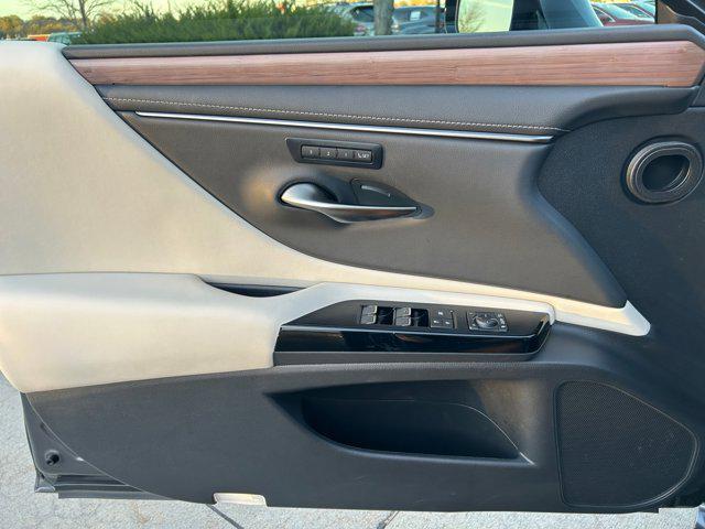 used 2025 Lexus ES 300h car, priced at $44,400