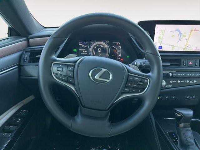 used 2025 Lexus ES 300h car, priced at $44,400
