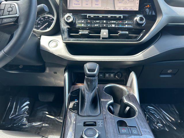 used 2021 Toyota Highlander car, priced at $41,000