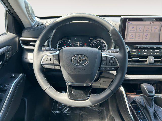 used 2021 Toyota Highlander car, priced at $41,000