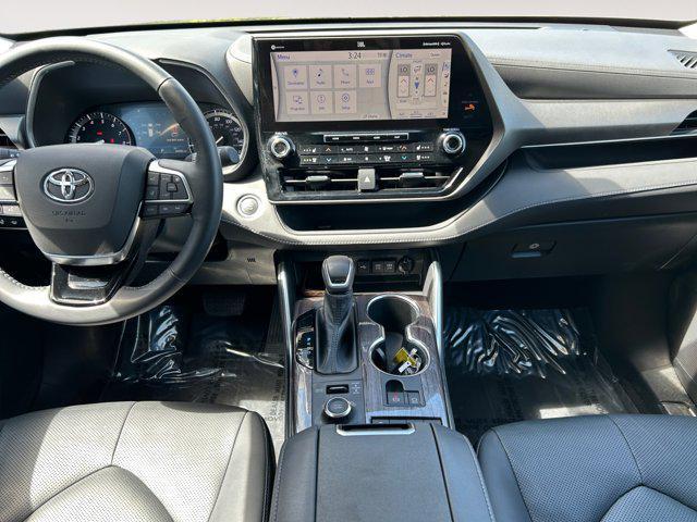 used 2021 Toyota Highlander car, priced at $41,000
