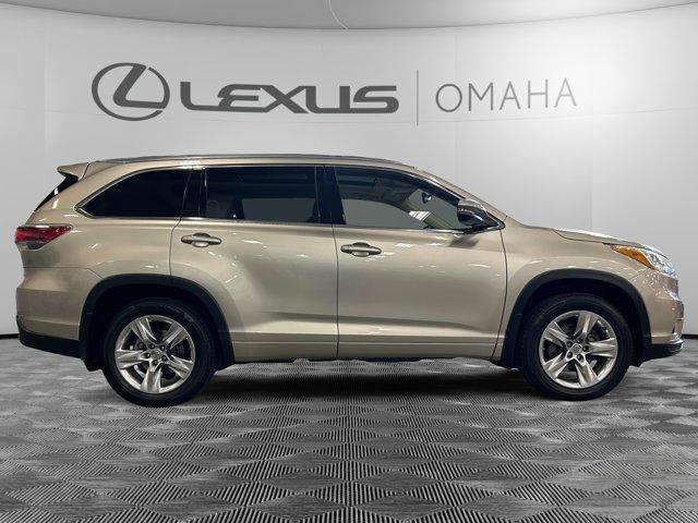 used 2015 Toyota Highlander car, priced at $15,900