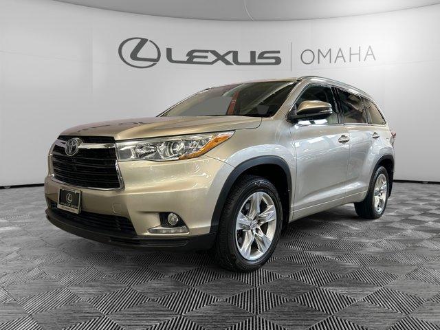 used 2015 Toyota Highlander car, priced at $15,900