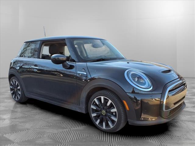 used 2024 MINI SE Hardtop car, priced at $23,495