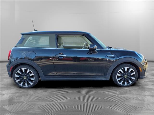 used 2024 MINI SE Hardtop car, priced at $23,495