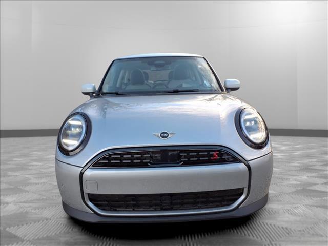 new 2025 MINI Hardtop car, priced at $35,595