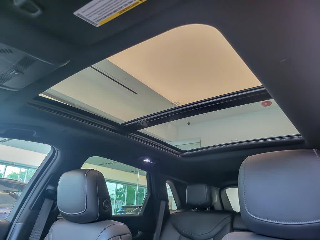 used 2022 Cadillac XT5 car, priced at $34,888