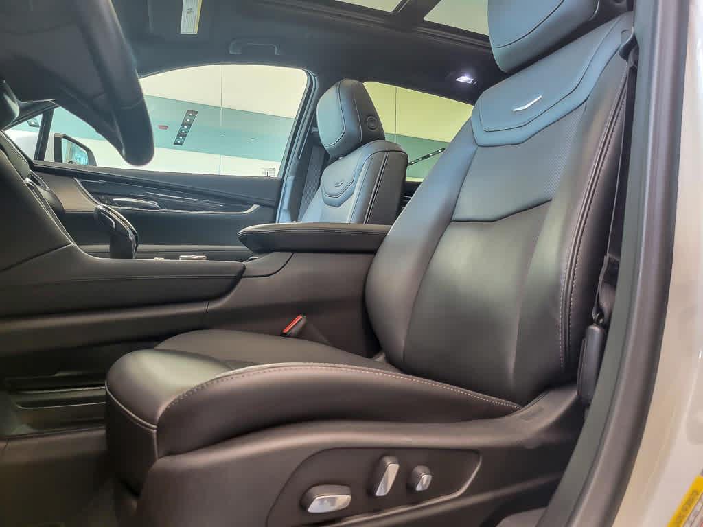 used 2022 Cadillac XT5 car, priced at $34,888