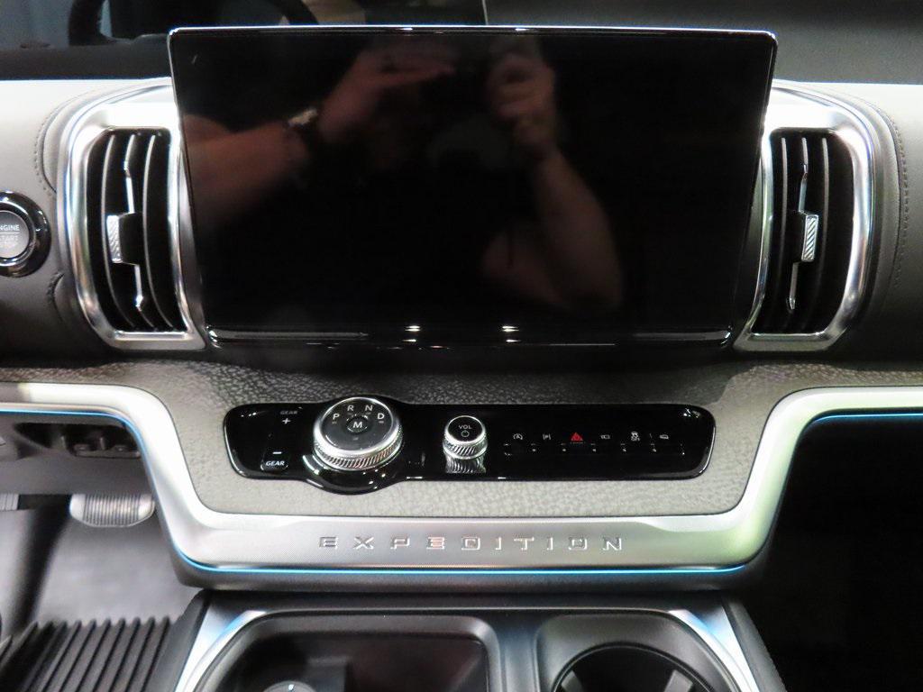 used 2025 Ford Expedition car, priced at $81,497