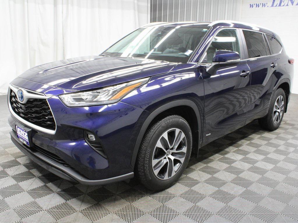 used 2023 Toyota Highlander Hybrid car, priced at $43,497