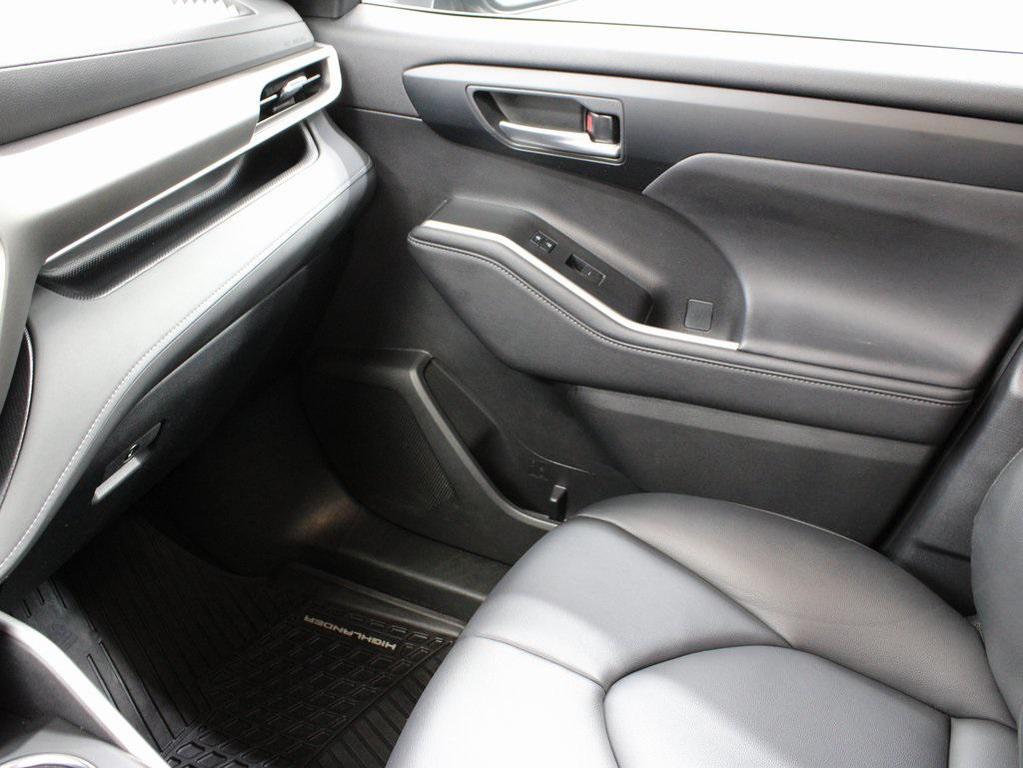 used 2023 Toyota Highlander Hybrid car, priced at $43,497