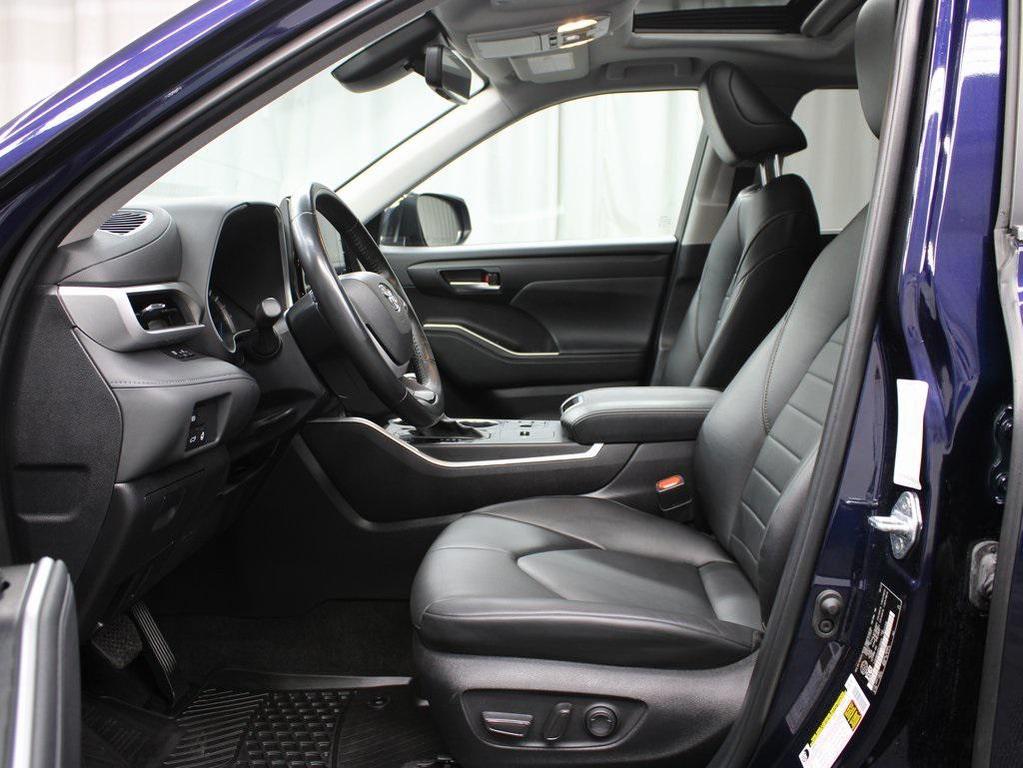 used 2023 Toyota Highlander Hybrid car, priced at $43,497