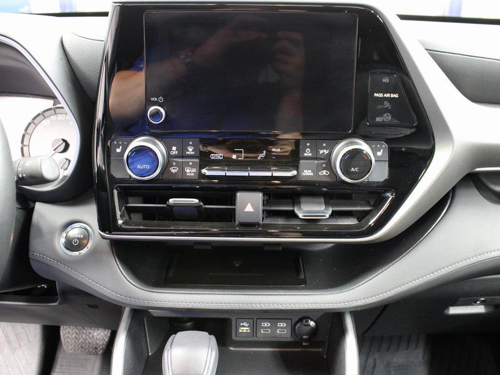 used 2023 Toyota Highlander Hybrid car, priced at $43,497