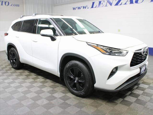 used 2022 Toyota Highlander car, priced at $39,997