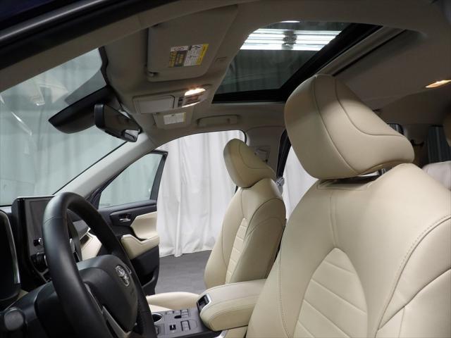 used 2024 Toyota Highlander car, priced at $44,498