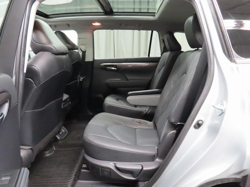used 2021 Toyota Highlander car, priced at $41,498
