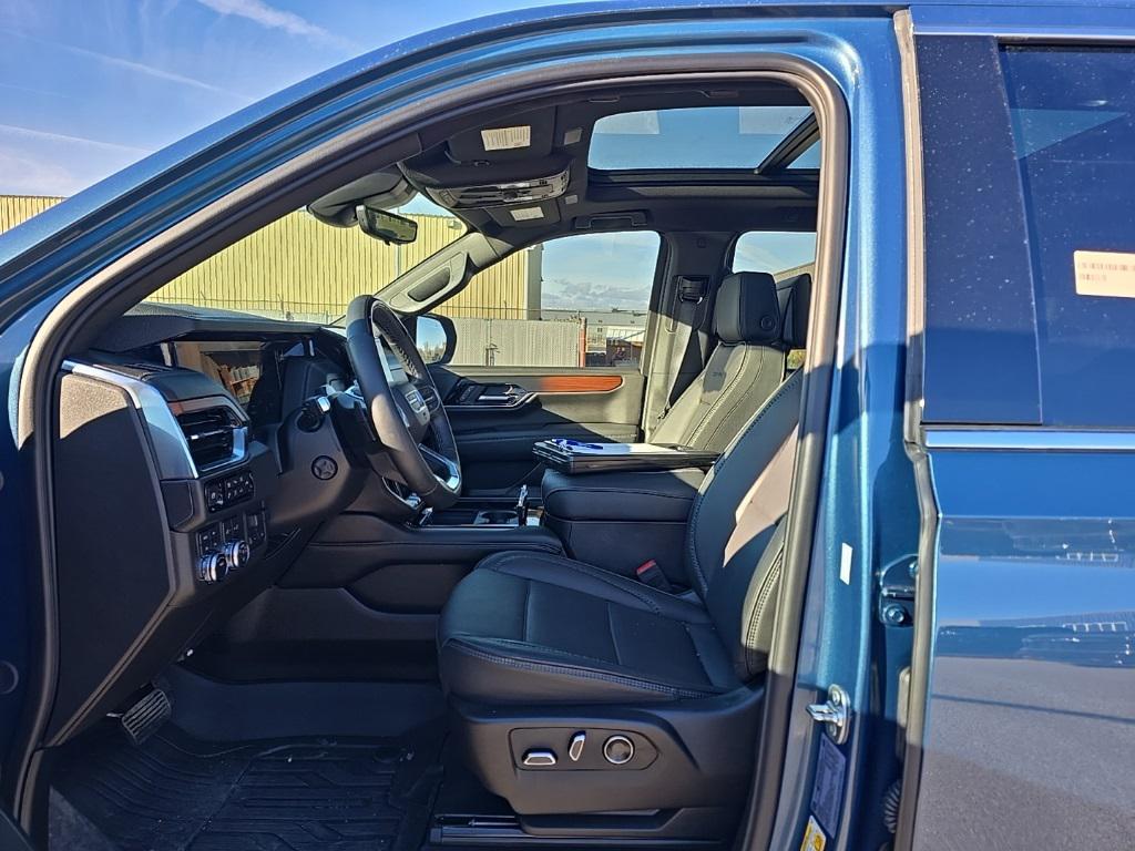 used 2025 GMC Yukon XL car, priced at $84,998