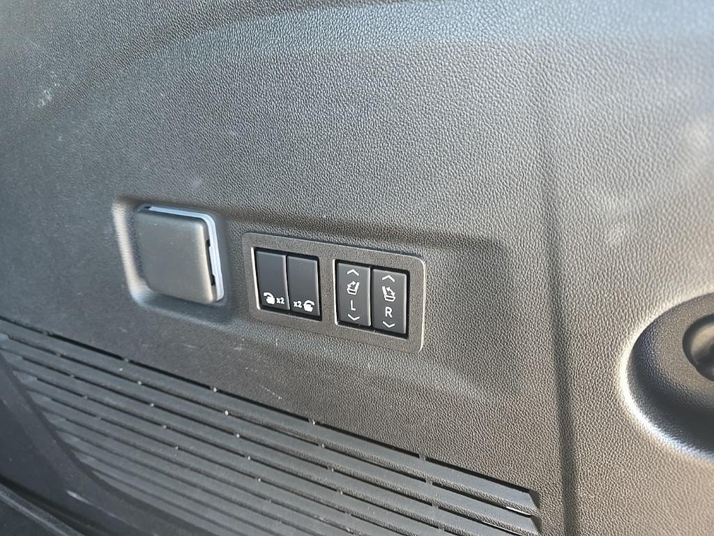 used 2025 GMC Yukon XL car, priced at $84,998