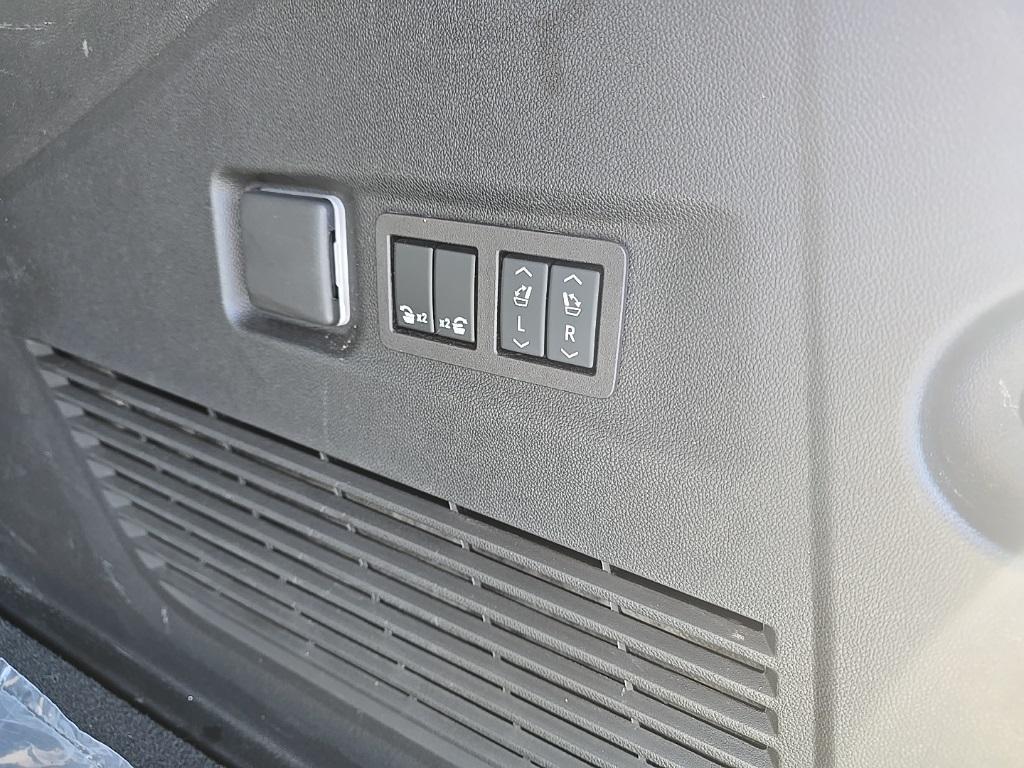 used 2025 GMC Yukon XL car, priced at $78,997