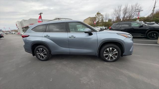 used 2021 Toyota Highlander car, priced at $32,500