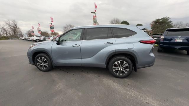 used 2021 Toyota Highlander car, priced at $32,500