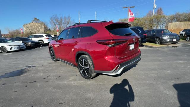 used 2021 Toyota Highlander car, priced at $36,500