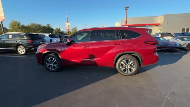 used 2021 Toyota Highlander car, priced at $28,500