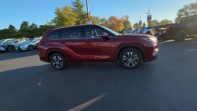 used 2021 Toyota Highlander car, priced at $28,500