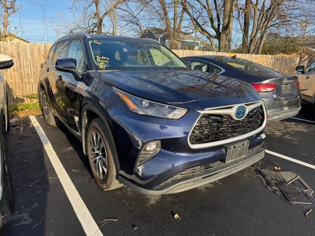 used 2022 Toyota Highlander Hybrid car, priced at $38,500