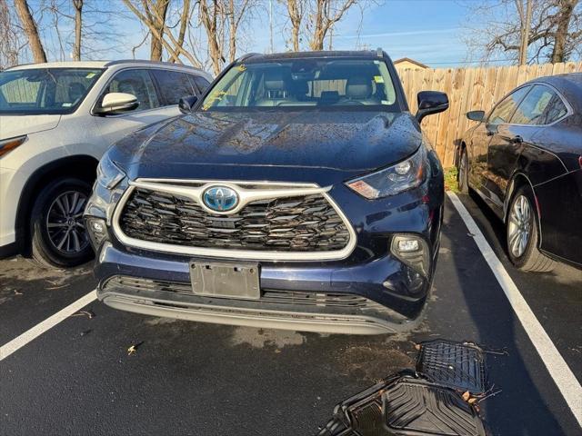 used 2022 Toyota Highlander Hybrid car, priced at $38,500