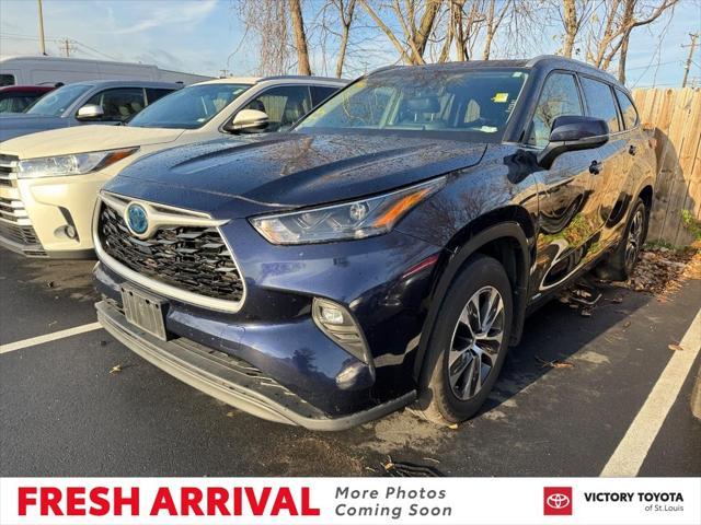 used 2022 Toyota Highlander Hybrid car, priced at $38,500